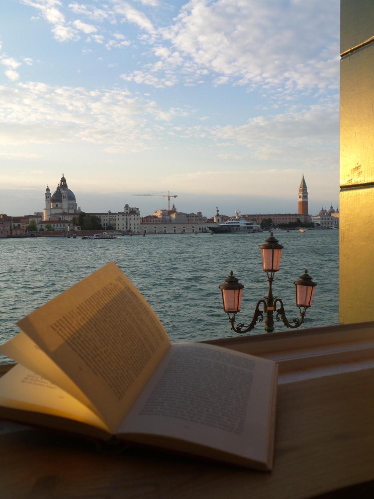 3 Windows On St Mark - Waterfront Apartment Venesia Bagian luar foto