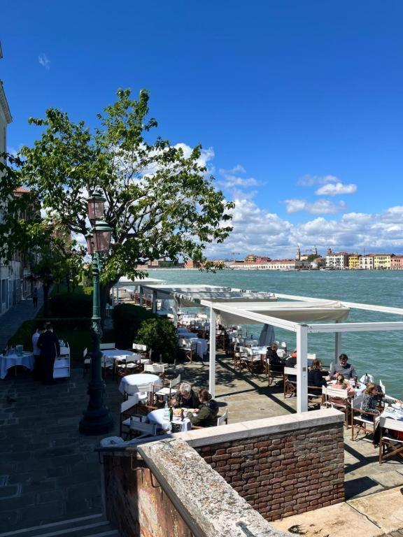3 Windows On St Mark - Waterfront Apartment Venesia Bagian luar foto