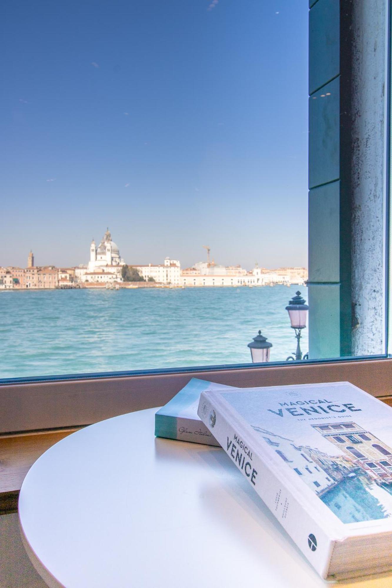 3 Windows On St Mark - Waterfront Apartment Venesia Bagian luar foto