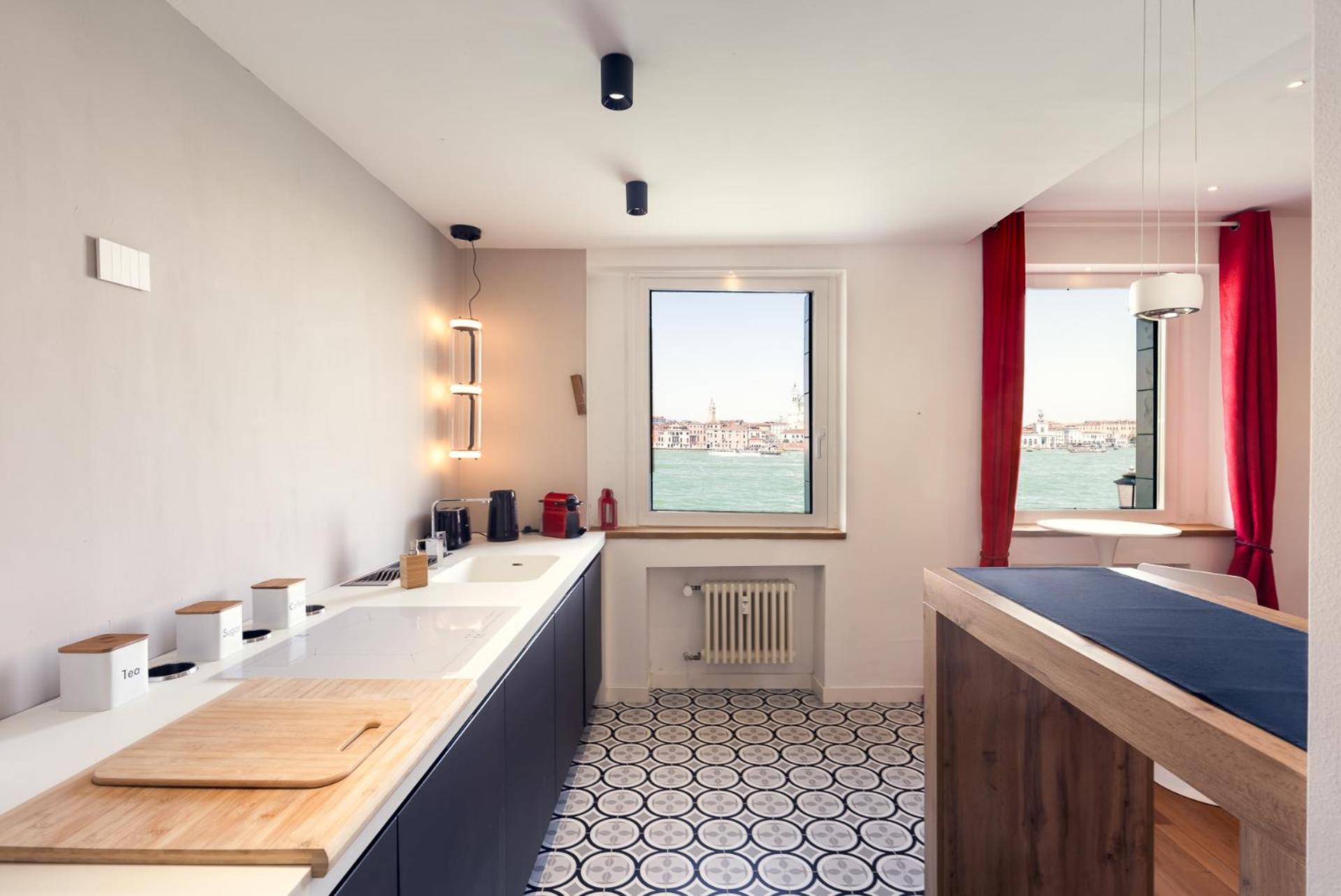 3 Windows On St Mark - Waterfront Apartment Venesia Bagian luar foto