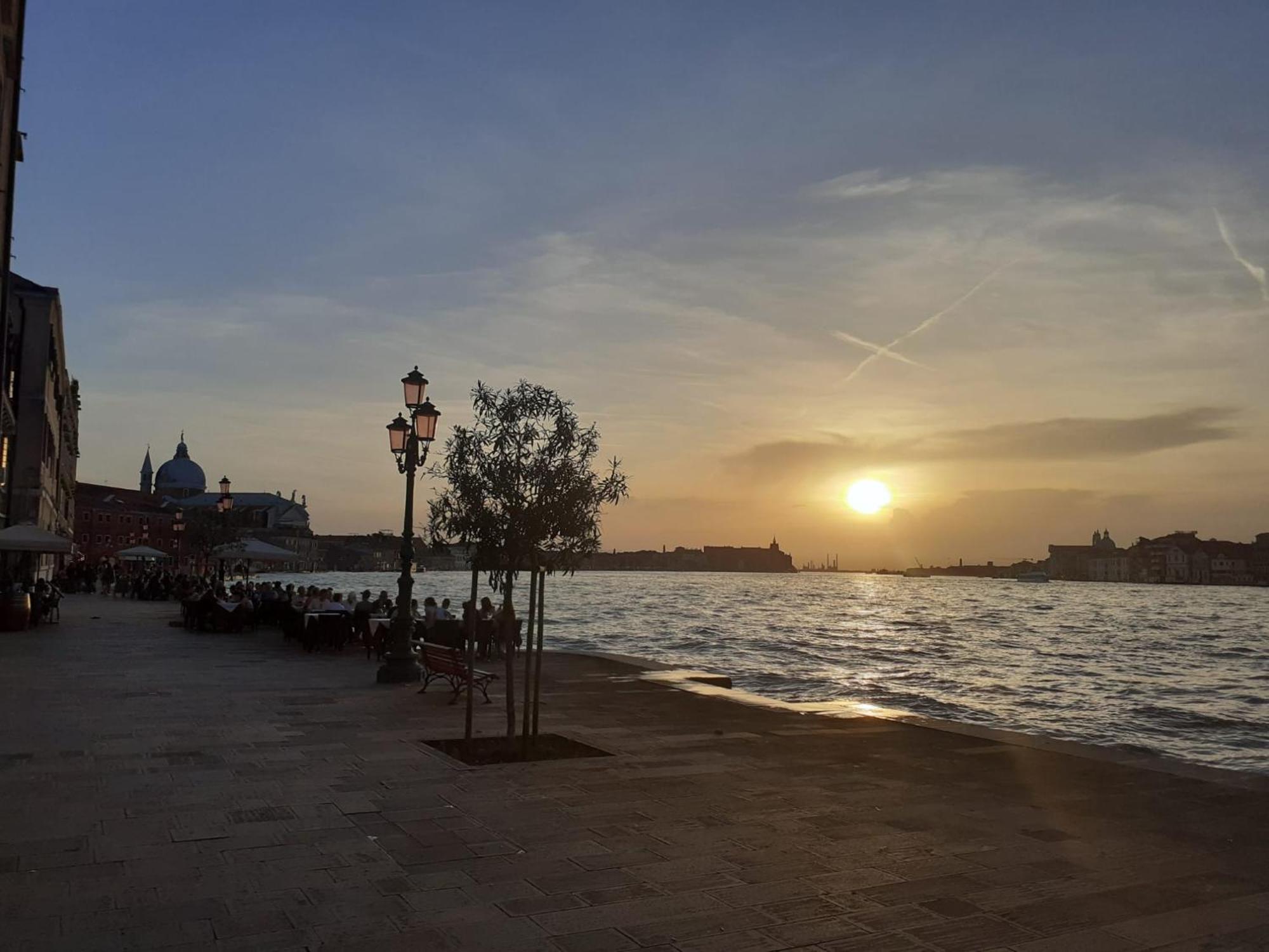 3 Windows On St Mark - Waterfront Apartment Venesia Bagian luar foto