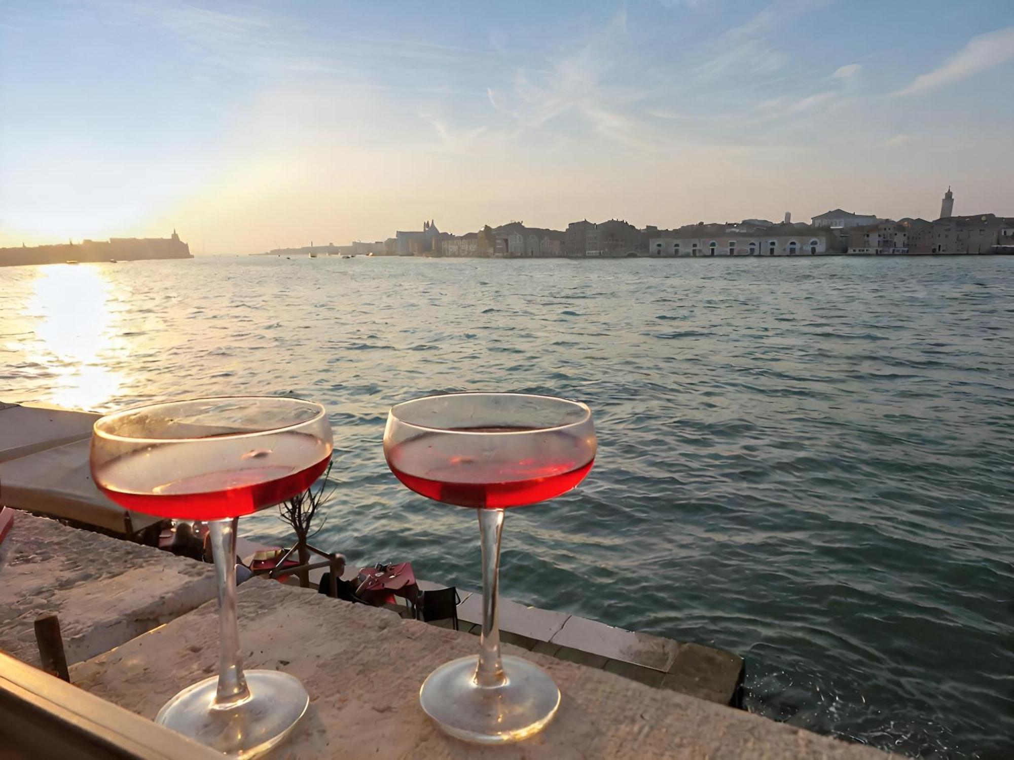 3 Windows On St Mark - Waterfront Apartment Venesia Bagian luar foto
