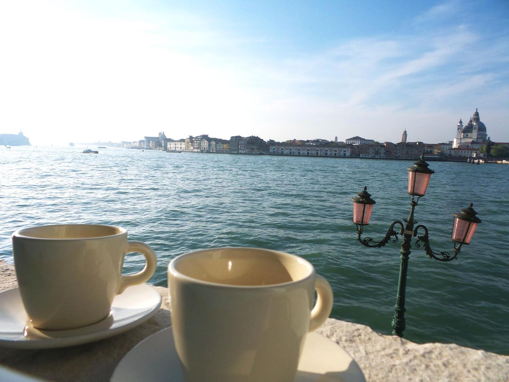 3 Windows On St Mark - Waterfront Apartment Venesia Bagian luar foto